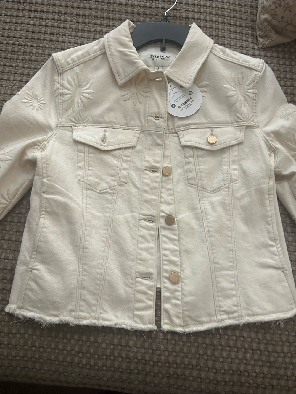 Liverpool women’s  Cream Jacket - Picture 2 of 6